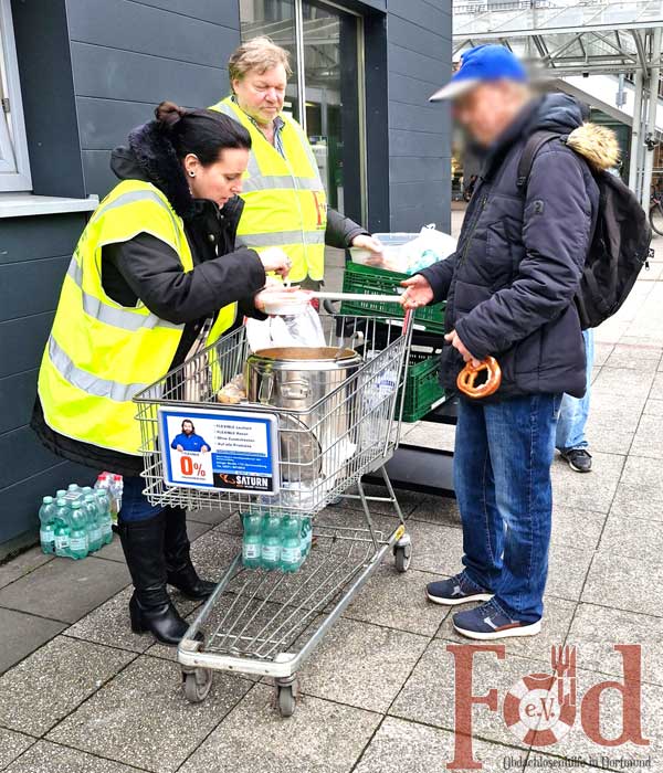 Heute haben wir u.a. warme Suppe an Bedürftige am Dortmunder Hauptbahnhof verteilt