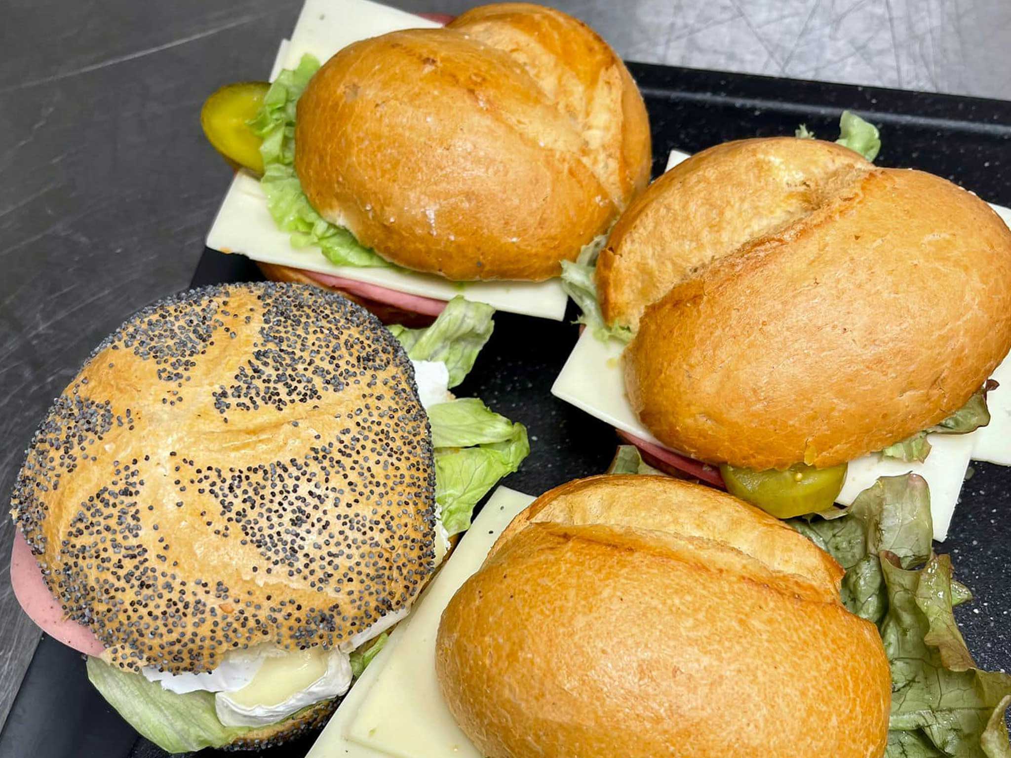 Verteilung von Kleidung und Essen für Bedürftige am 02.12.2024