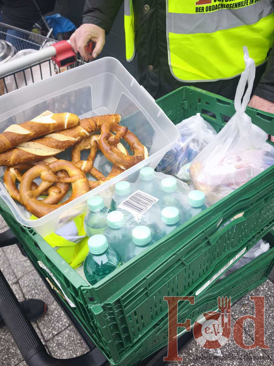 Heute haben wir u.a. warme Suppe an Bedürftige am Dortmunder Hauptbahnhof verteilt