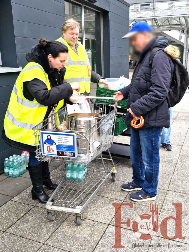 Heute haben wir u.a. warme Suppe an Bedürftige am Dortmunder Hauptbahnhof verteilt