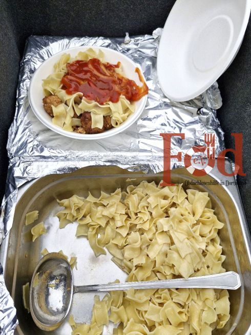 Getränke und Essen für Bedürftige