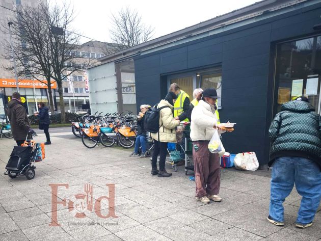 Heute haben wir u.a. warme Suppe an Bedürftige am Dortmunder Hauptbahnhof verteilt